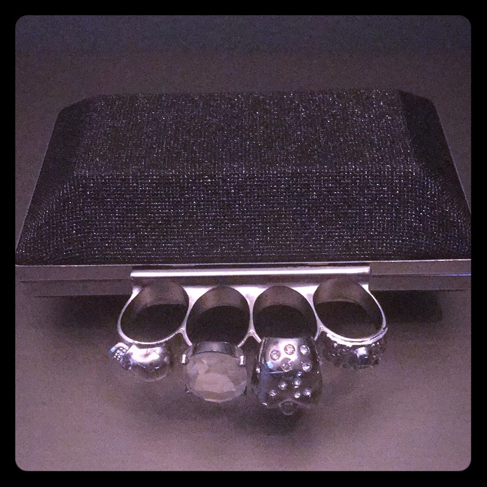 Black sparkly finger clutch